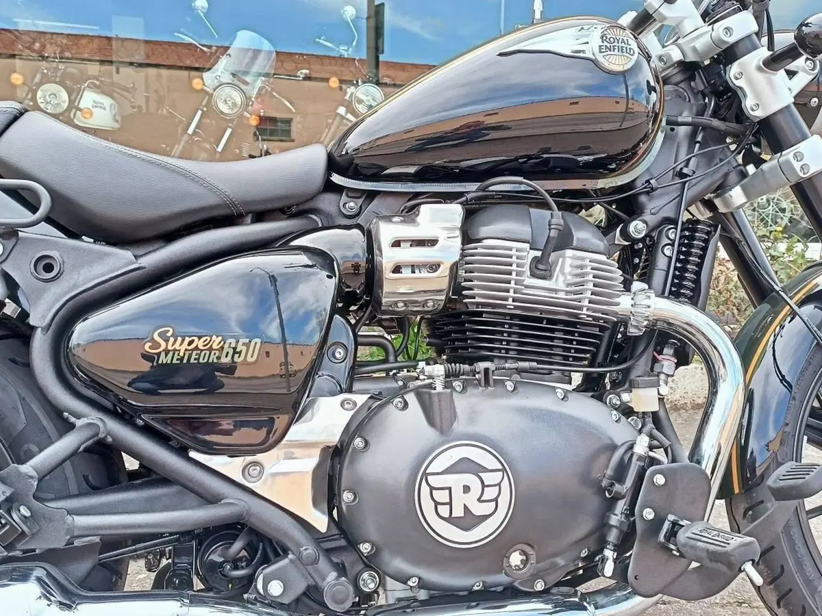 Royal Enfield Super Meteor 650 (2023 - 26) (4)