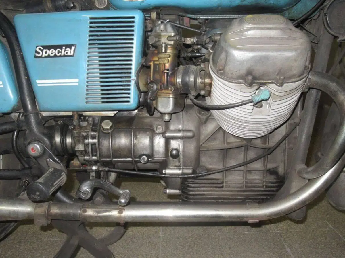Moto Guzzi V7 (5)
