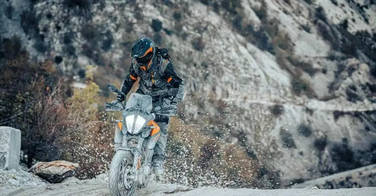 KTM 390 Adventure 2023: e se fosse in arrivo anche una versione R?