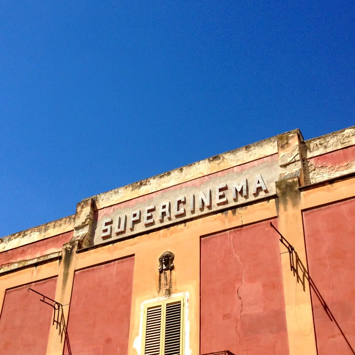 In Vespa alla ricerca dei cinema italiani dimenticati (2)