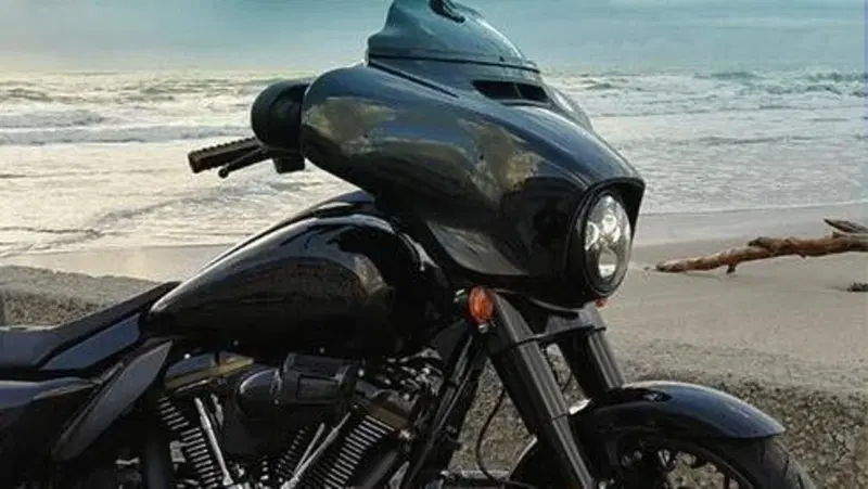 Harley-Davidson Street Glide ST: CALIFORNIA DREAMIN'