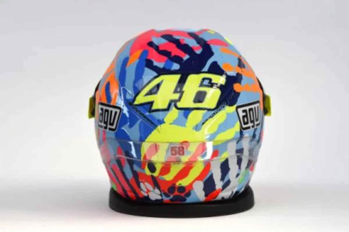 AGV: casco replica Valentino Rossi "Misano ti dà una mano" (2)