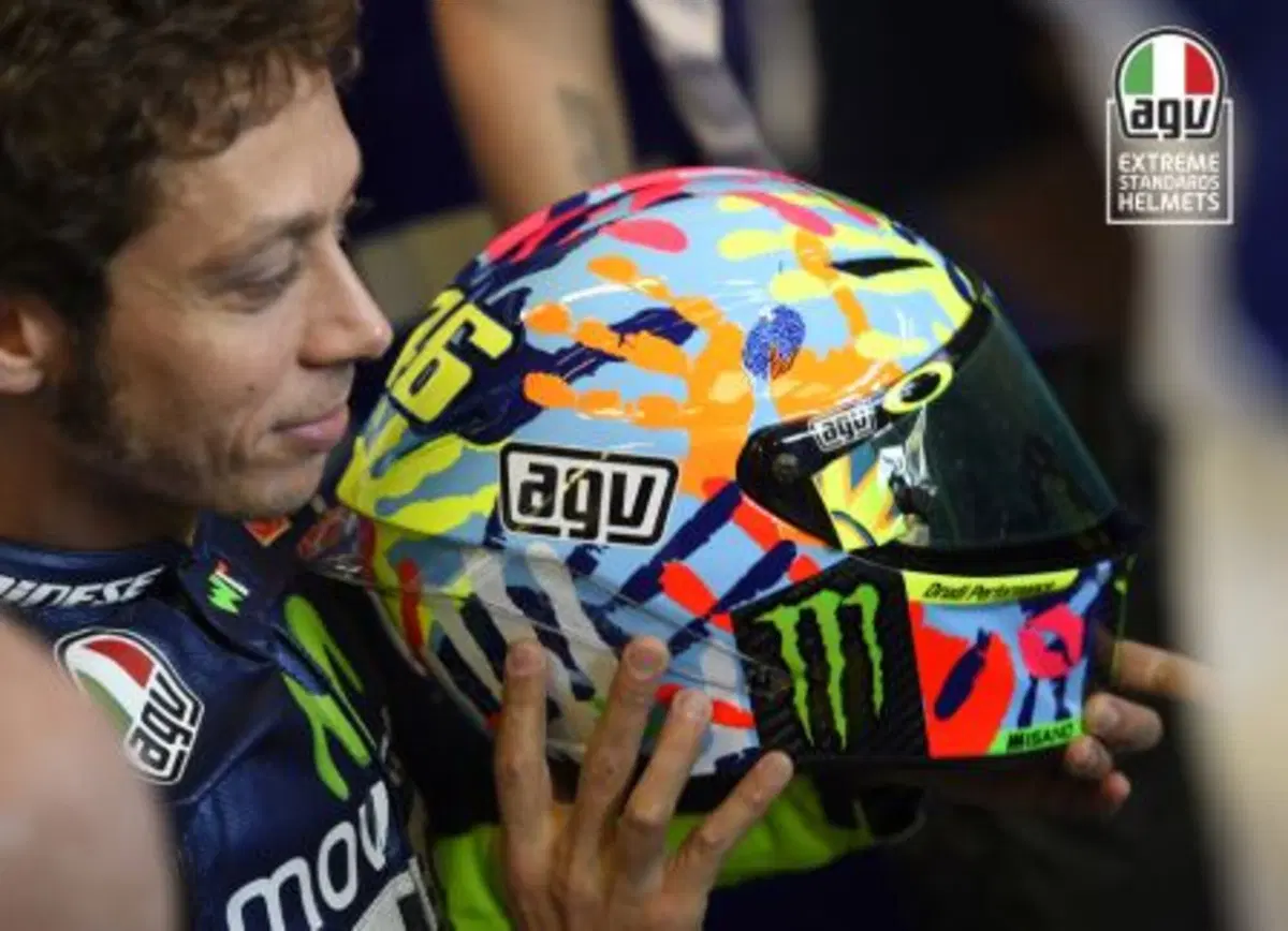 AGV: casco replica Valentino Rossi "Misano ti dà una mano" (4)