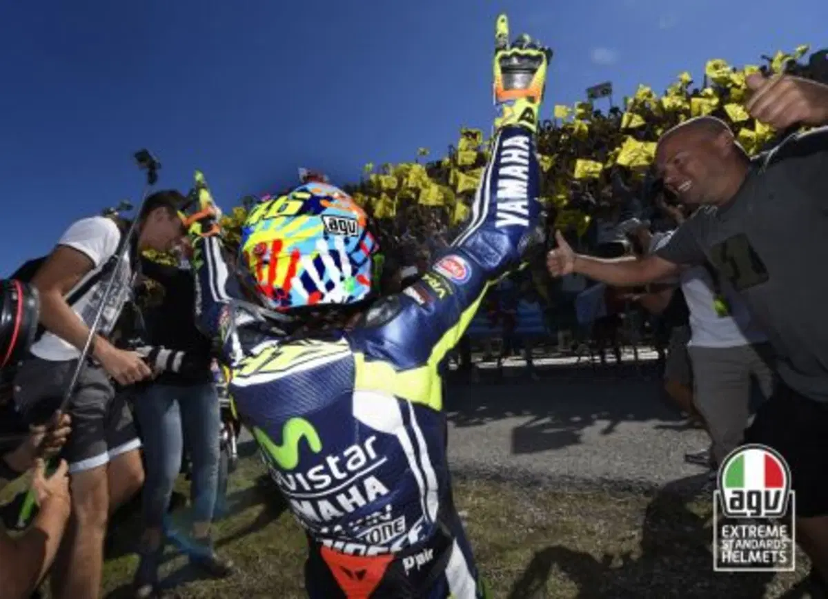 AGV: casco replica Valentino Rossi "Misano ti dà una mano" (5)