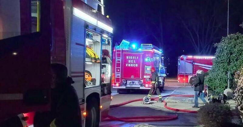 Milano, monopattino elettrico si incendia. Casa distrutta e 29enne ricoverata in ospedale