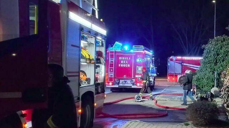 Milano, monopattino elettrico si incendia. Casa distrutta e 29enne ricoverata in ospedale