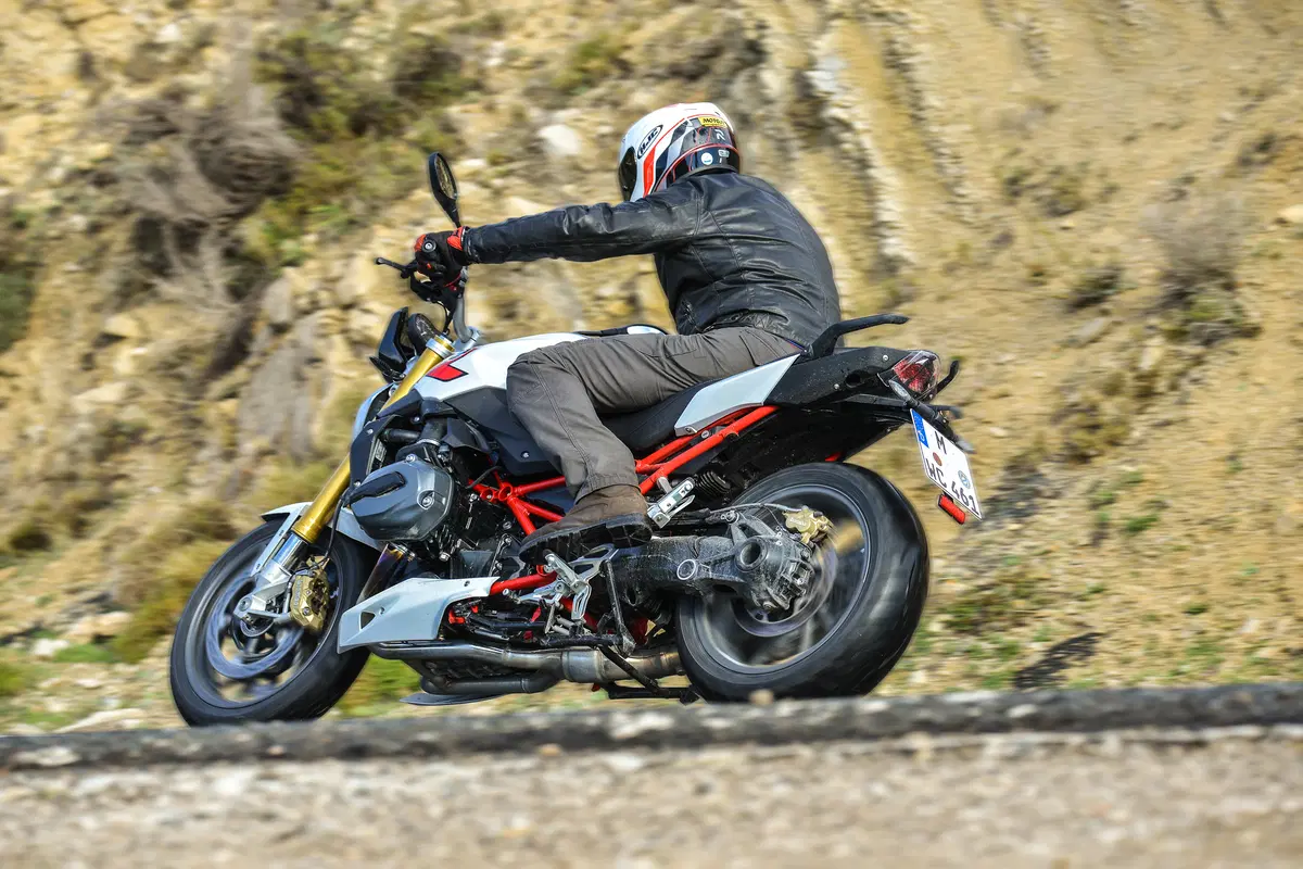 BMW R1200R 2015  (5)