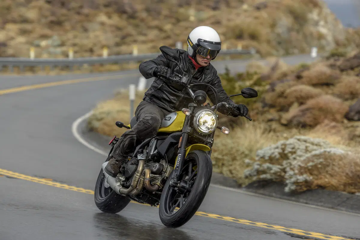 Ducati Scrambler     (4)