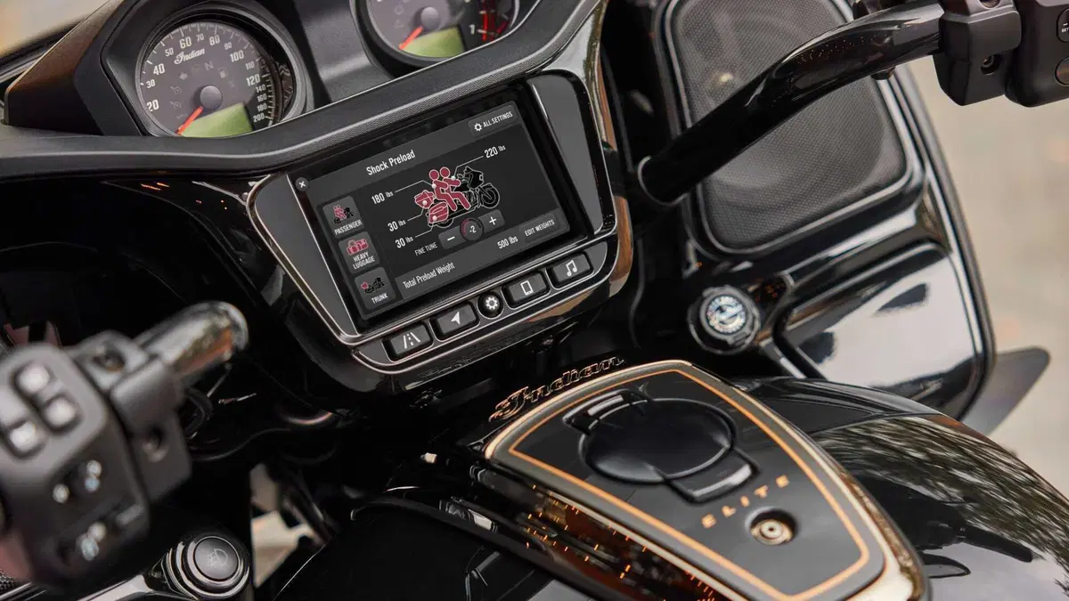 Indian Pursuit Pursuit 1768 Elite (2023) (12)