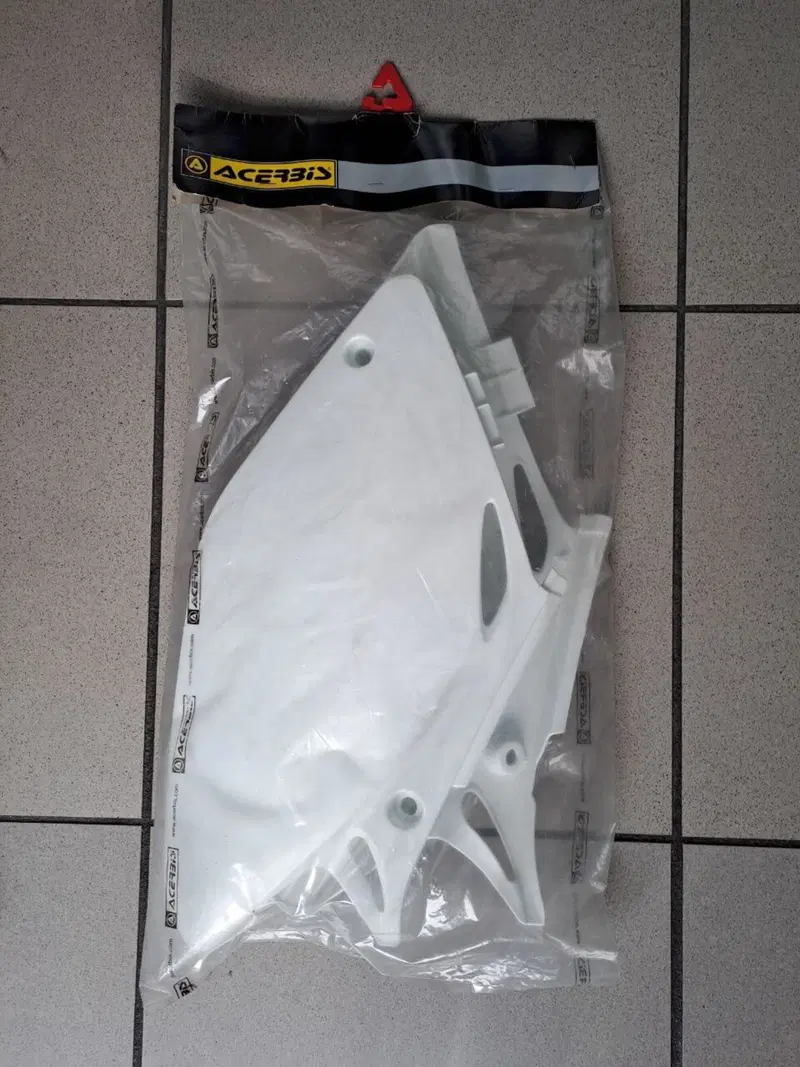 Fiancate laterali bianche Acerbis nuove mai montat