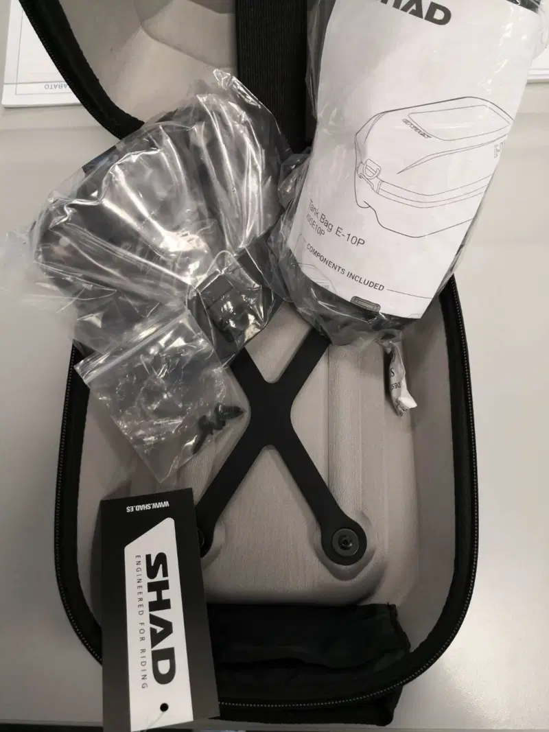 Borsa serbatoio SHAD E10 (2)