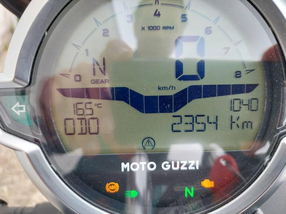 Moto Guzzi V9 Bobber (2021 - 24) (3)