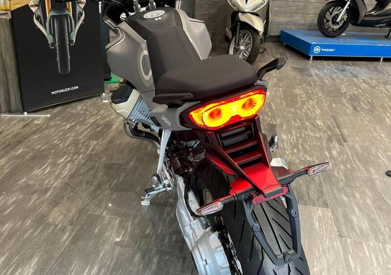 Vendo Moto Guzzi V100 Mandello Aviazione Navale (2023 - 24) nuova a Torino  (codice 9156963) 