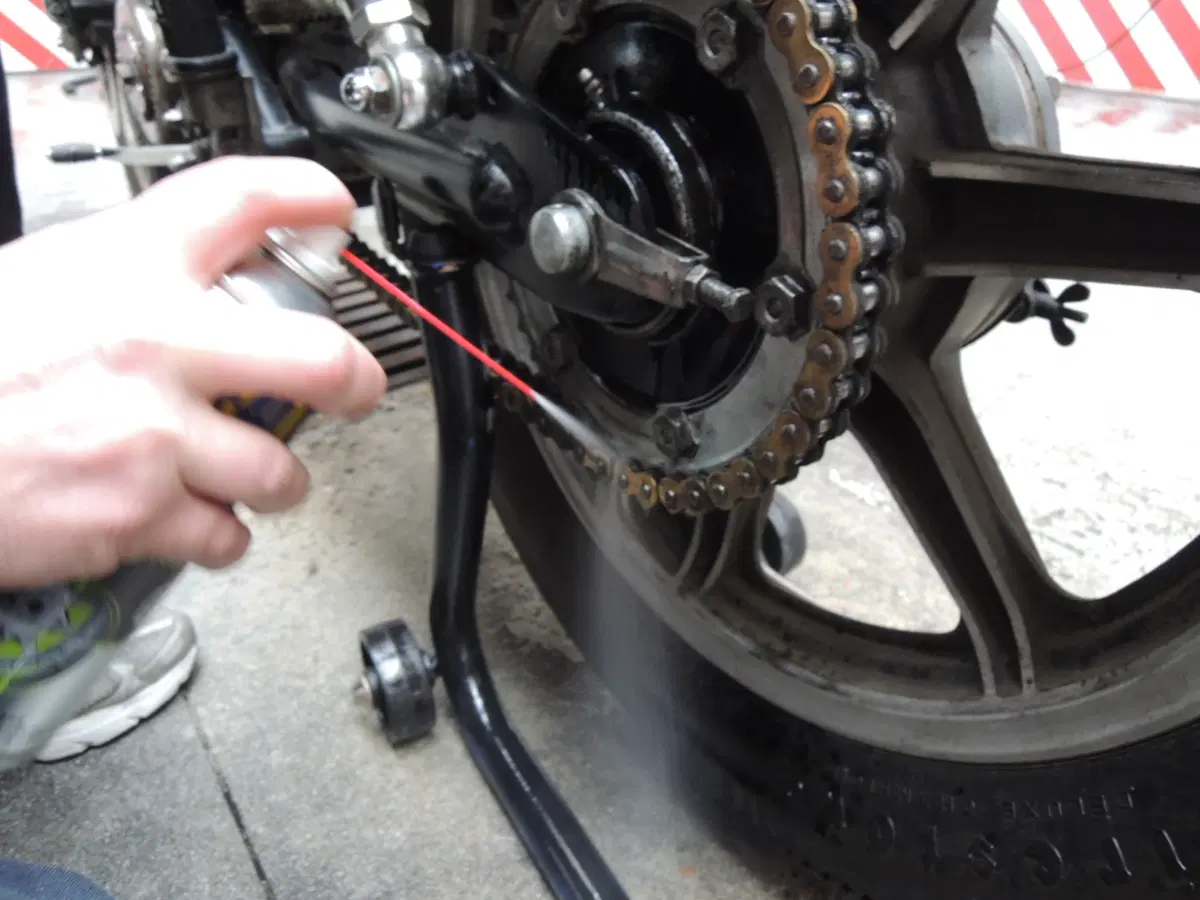 WD-40 Specialist Moto si fa in quattro (3)
