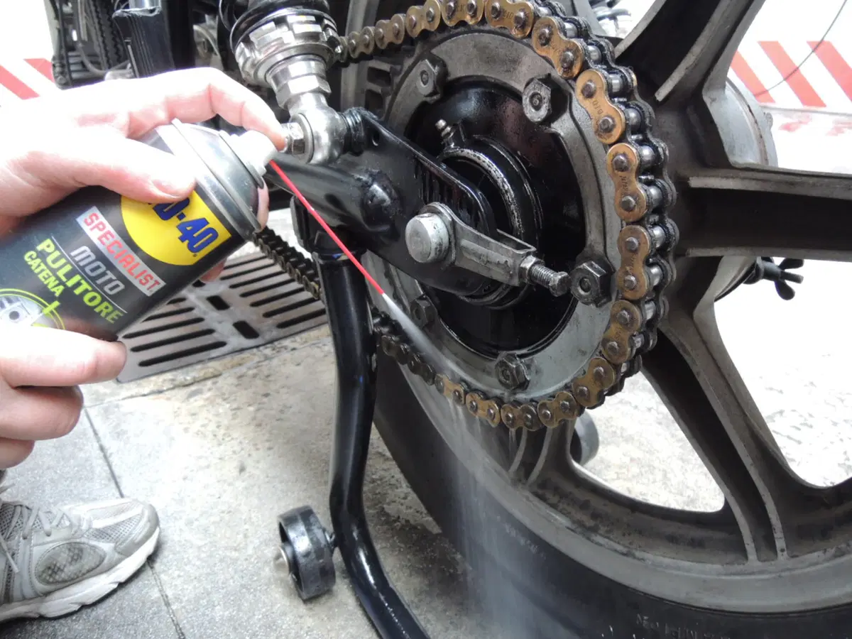 WD-40 Specialist Moto si fa in quattro (2)
