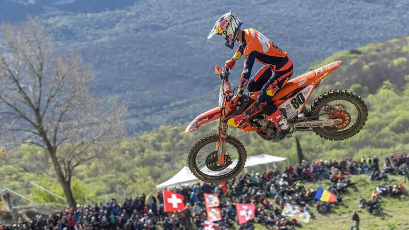 MXGP 2023 Trentino: Jorge Prado allunga in campionato. Primo successo per Adamo in MX2 