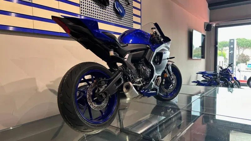 Yamaha YZF R7 (2021 - 25) (4)