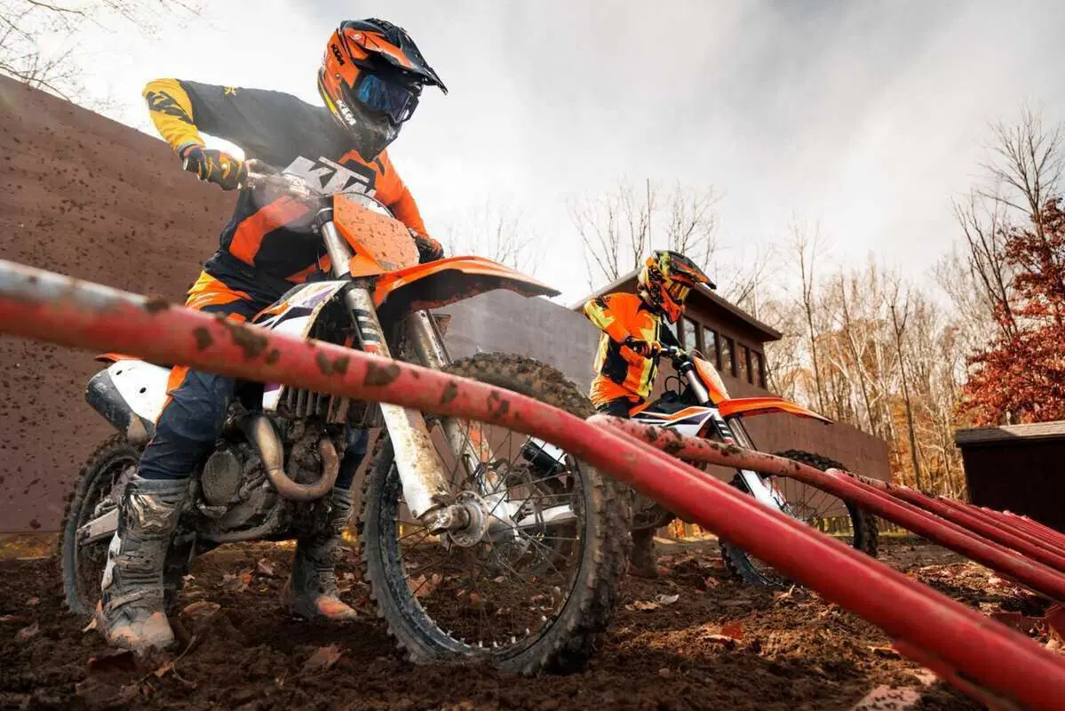KTM presenta la gamma Motocross 2024 (16)