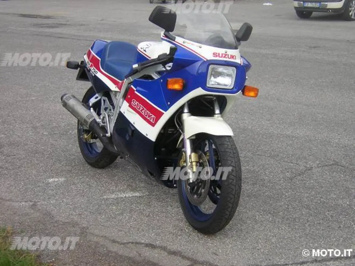 Le Belle e Possibili di Moto.it: Suzuki GSX-R 750R (3)