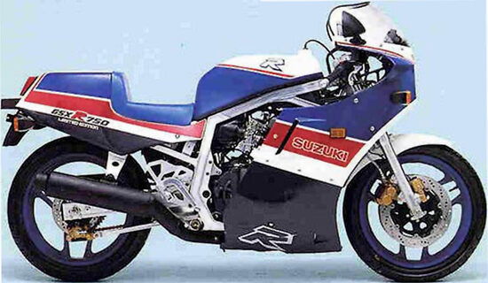 La Suzuki GSX-R 750R in un'immagine dell'epoca