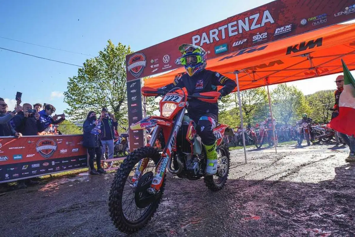 Trofei enduro KTM, Husqvarna e GASGAS: a Spoleto va in scena l&rsquo;enduro dei tre mondi. C'&egrave; anche Cairoli! 