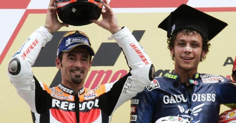 MotoGP 2023. Max Biaggi e Valentino Rossi, il bicchiere di vino insieme si avvicina? Nuovo passo avanti (del romano)