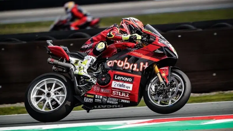 SBK 2023. GP d'Olanda. Alvaro Bautista chiude in testa la prima giornata di libere ad Assen
