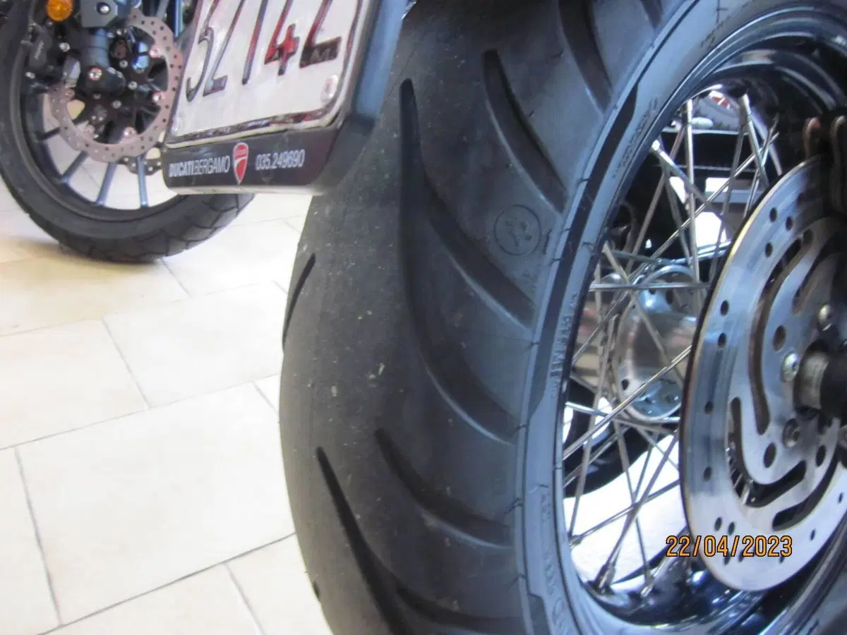 Harley-Davidson 1584 Street Bob (2008 - 15) - FXDB (9)