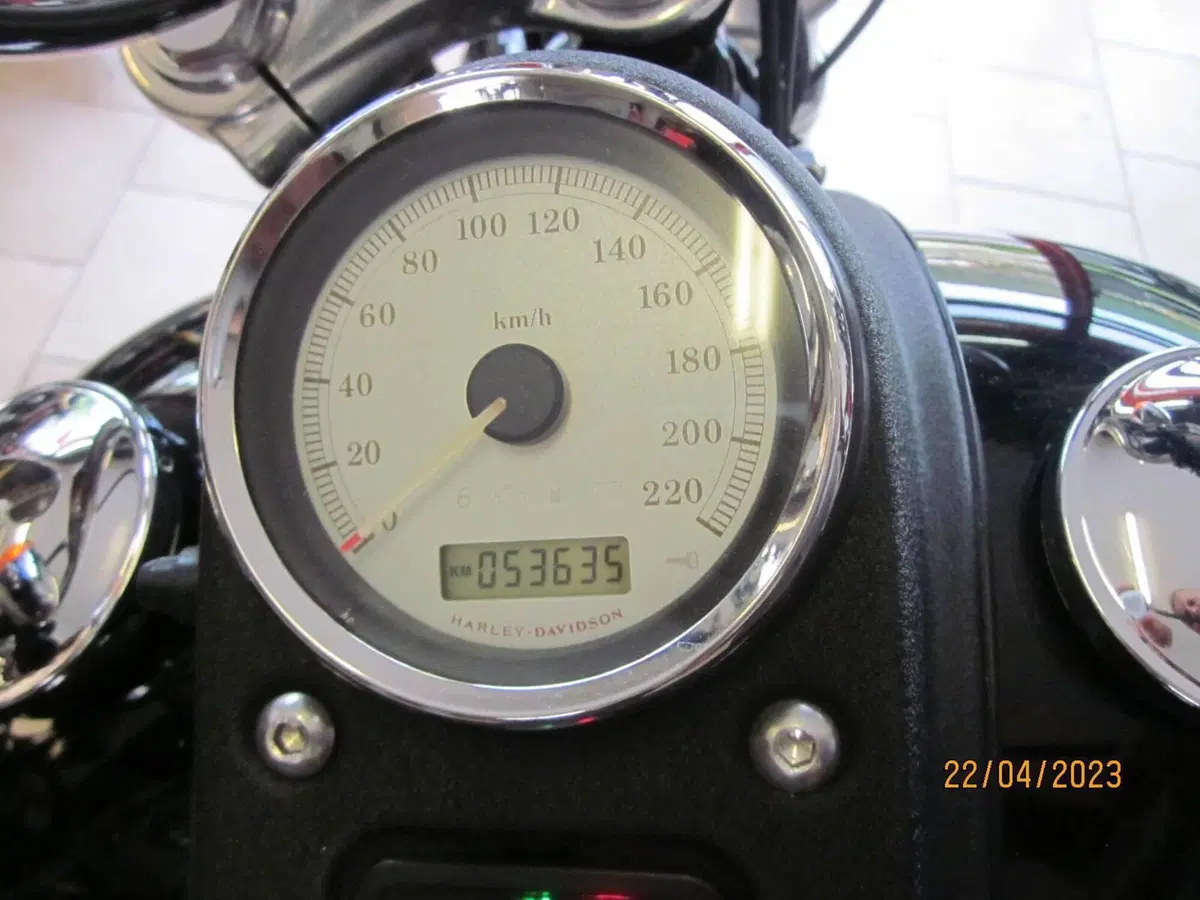 Harley-Davidson 1584 Street Bob (2008 - 15) - FXDB (12)