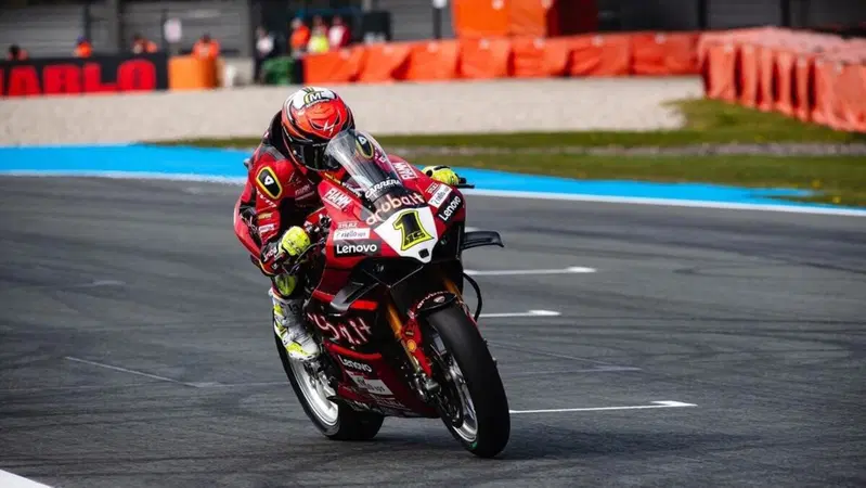 SBK 2023. GP d'Olanda. Alvaro Bautista domina Gara 1 ad Assen