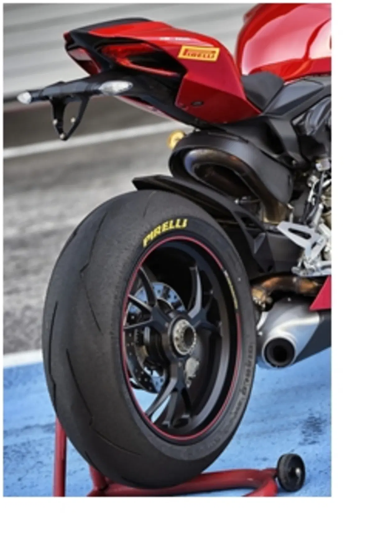 Pirelli Diablo Supercorsa SP primo equipaggiamento della nuova Ducati 1299 Panigale (2)