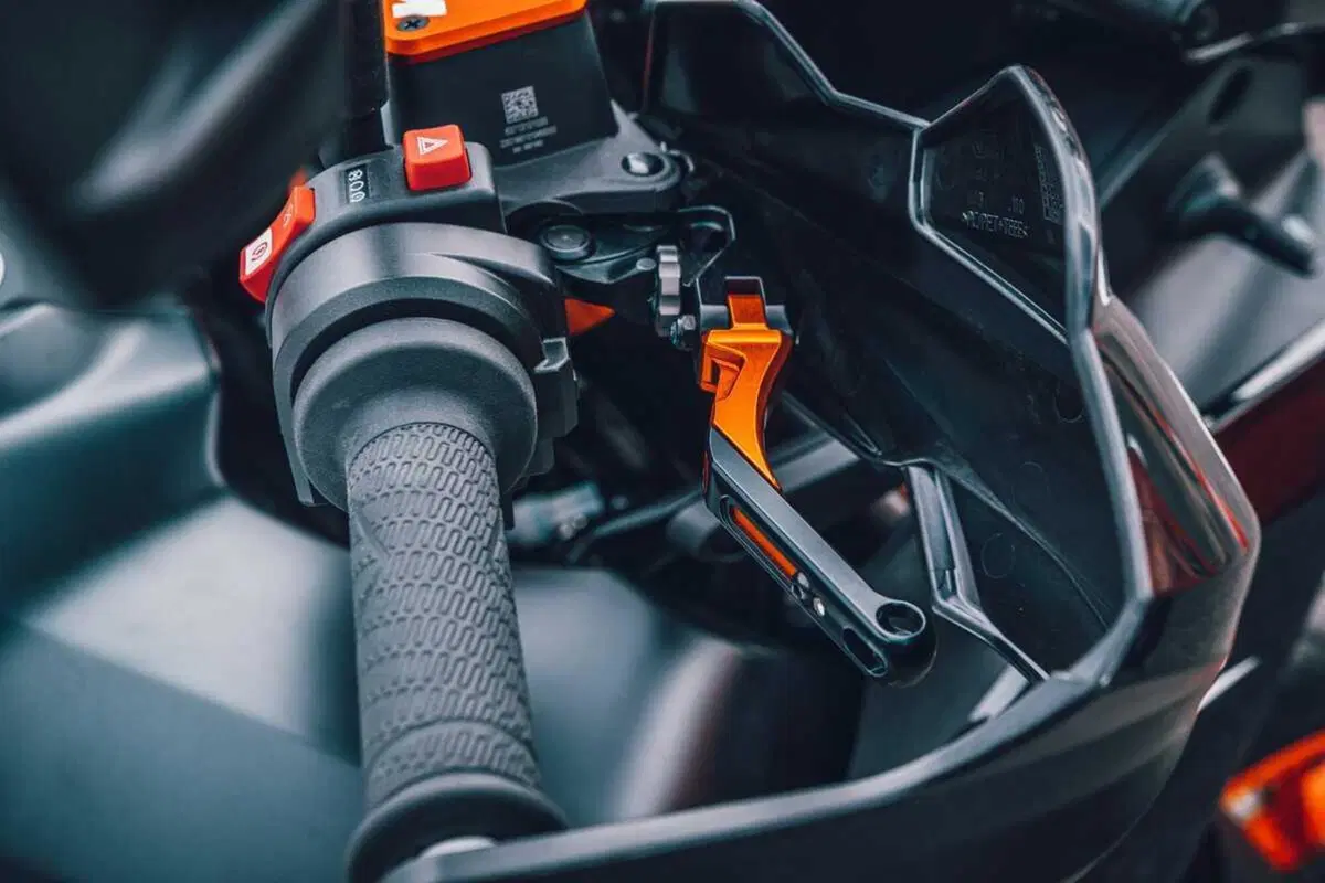 Nuova KTM 890 SMT! Il ritorno della SuperMoto Tourer  (3)