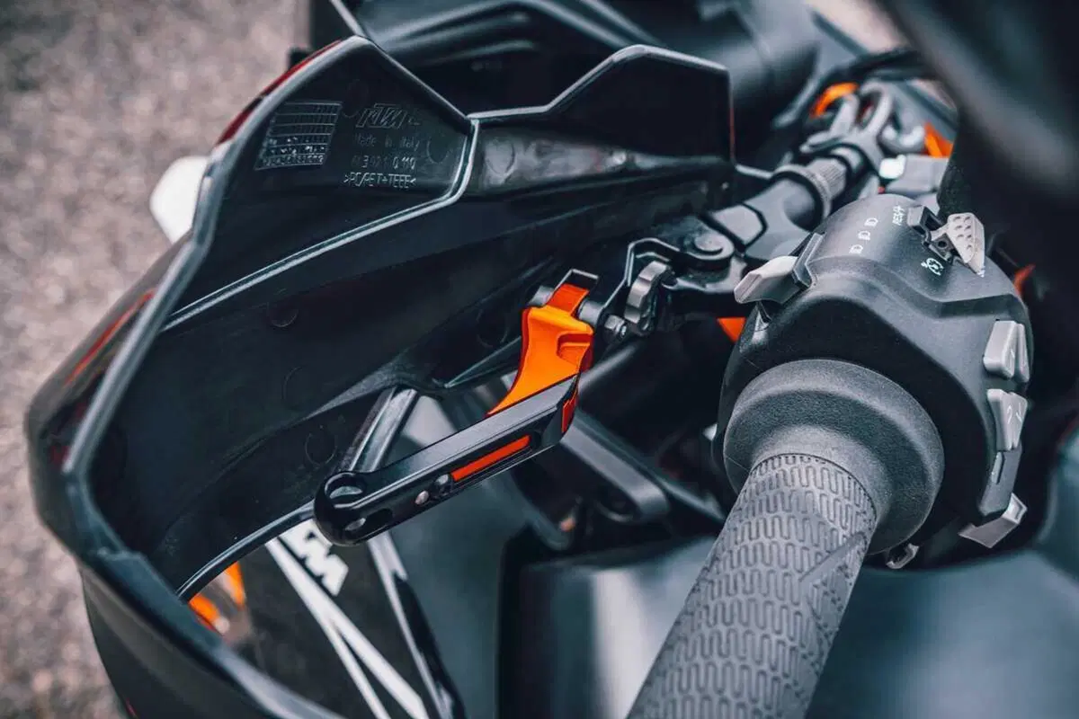 Nuova KTM 890 SMT! Il ritorno della SuperMoto Tourer  (4)