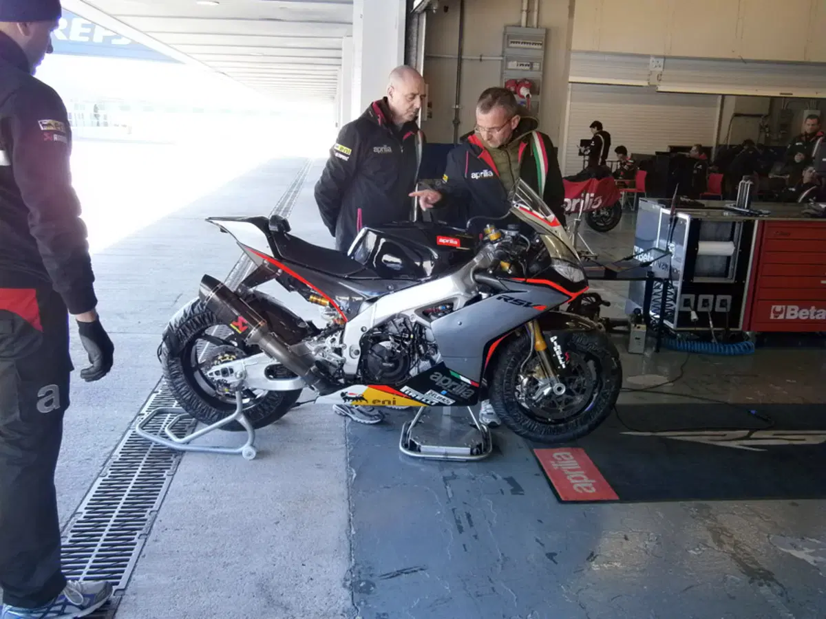 Aprilia e Kawasaki provano le MotoGP a Jerez (2)
