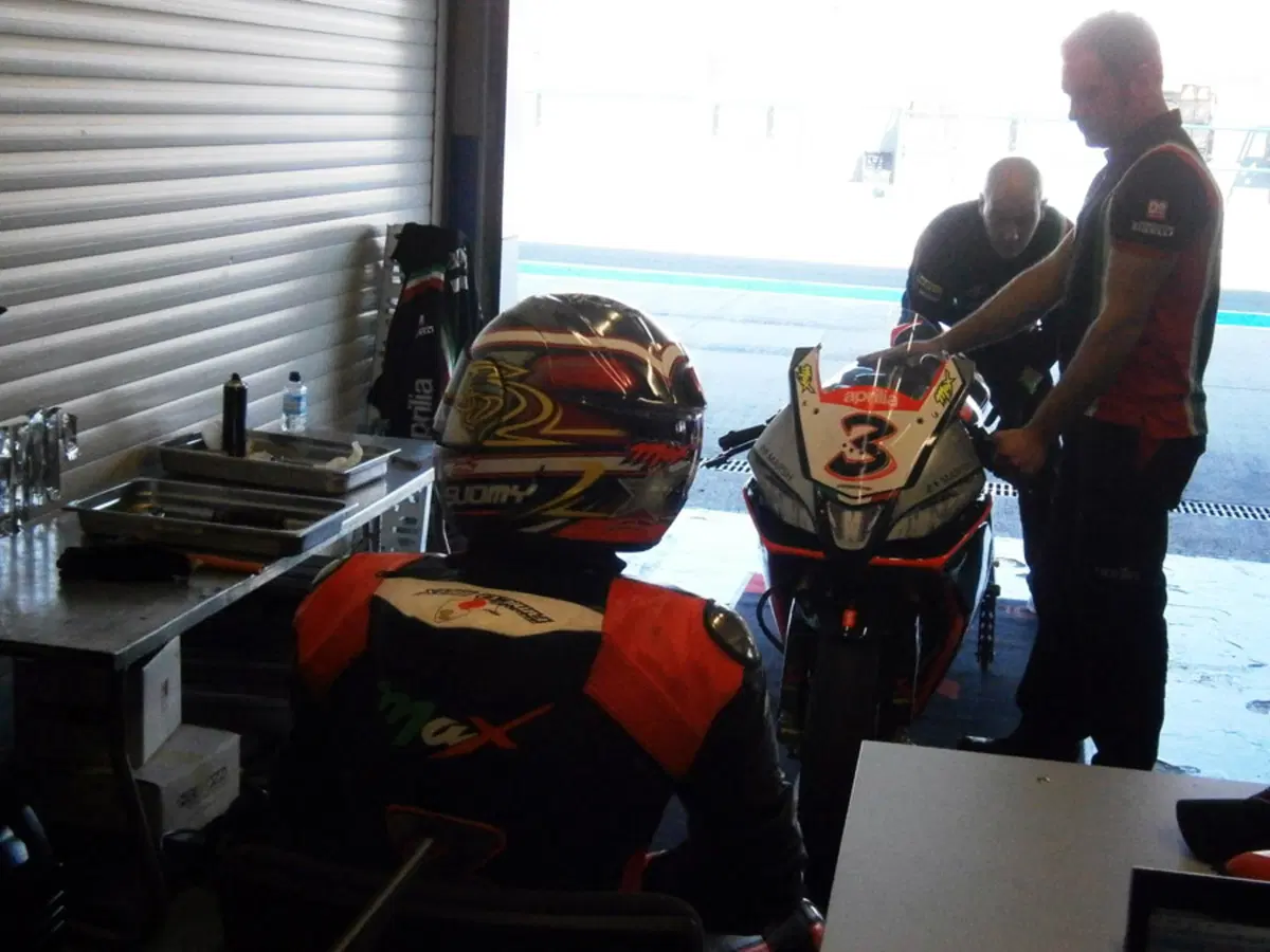 Aprilia e Kawasaki provano le MotoGP a Jerez (6)