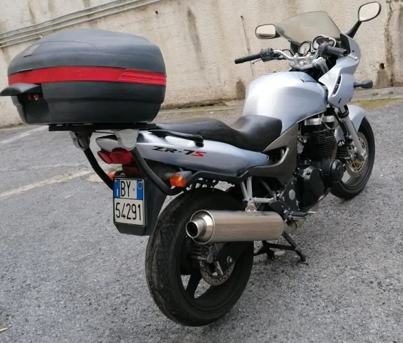 Kawasaki ZR-7 (2001 - 04) (2)
