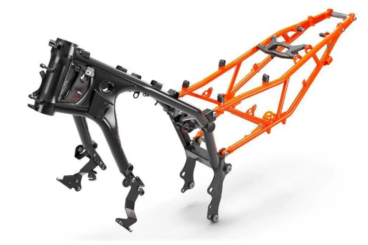 KTM 890 SMT TEST (6)