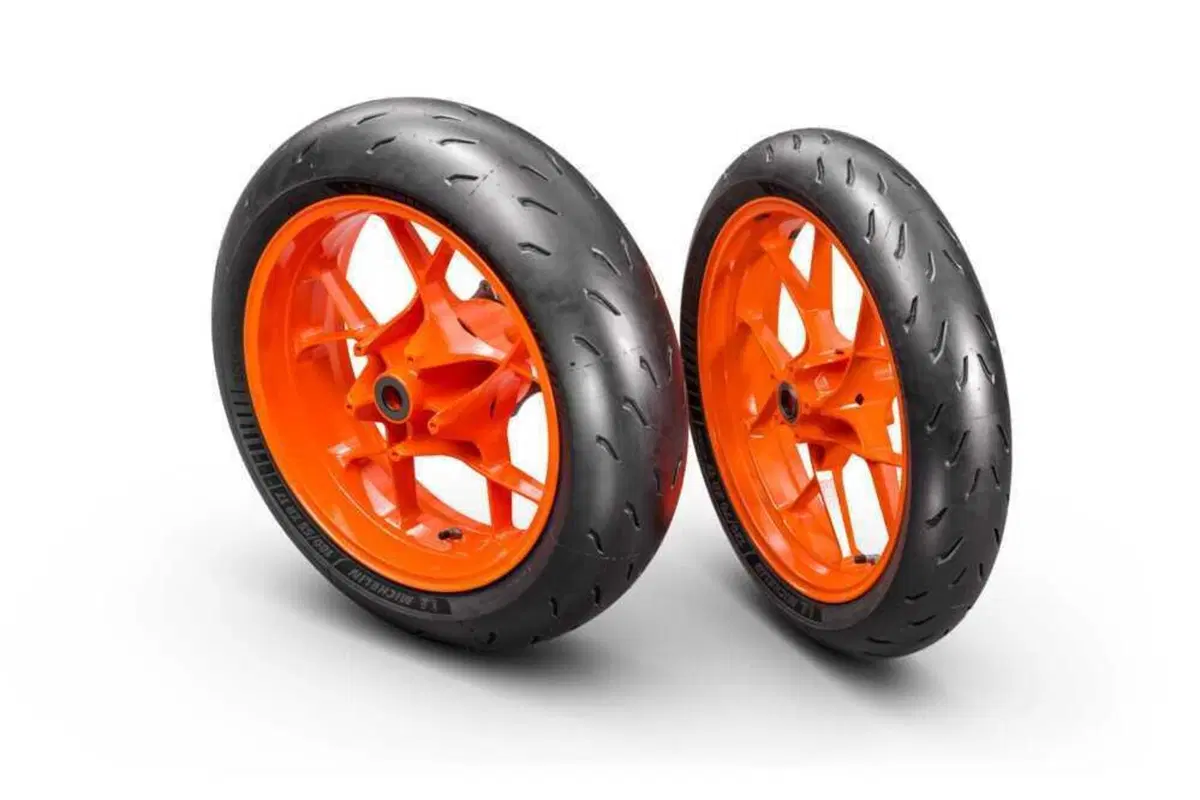 KTM 890 SMT TEST (12)