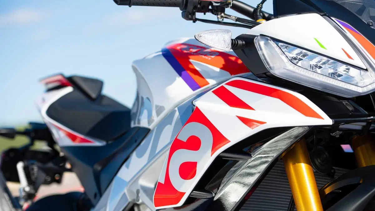 Aprilia Tuono V4 Tuono V4 Factory Speed White (2023 - 24) (2)