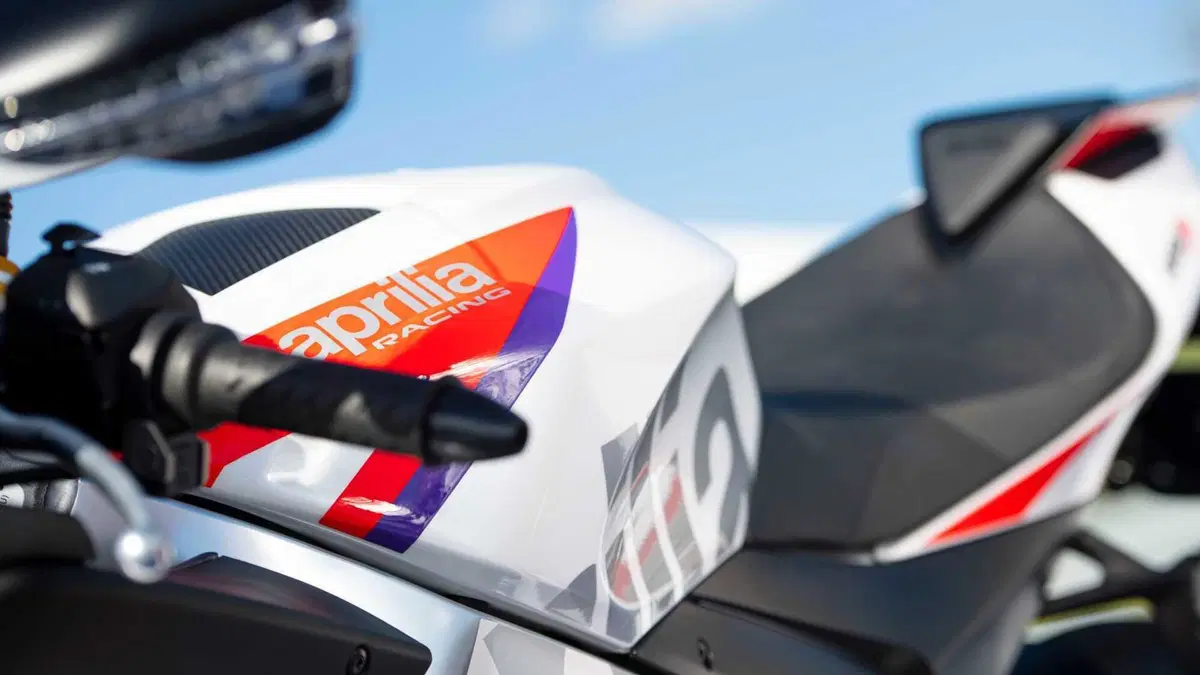 Aprilia RSV4 1100 RSV4 1100 Factory Speed White (2023 - 24) (2)
