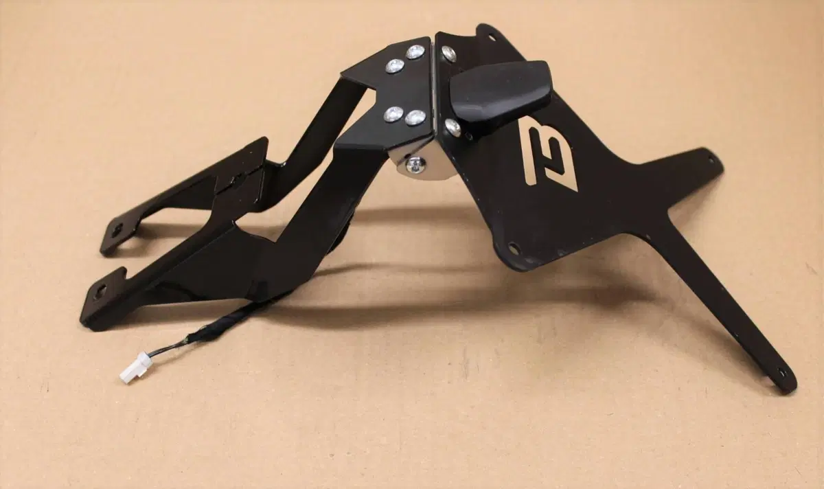 PORTATARGA + LUCE LED DUCATI HYPERMOTARD 950 2020- Barracuda (7)