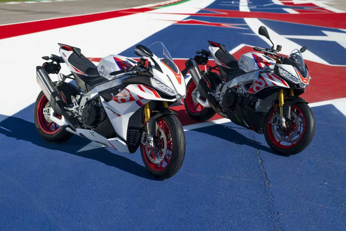 Aprilia RSV4 Factory e Tuono V4 Factory Speed White