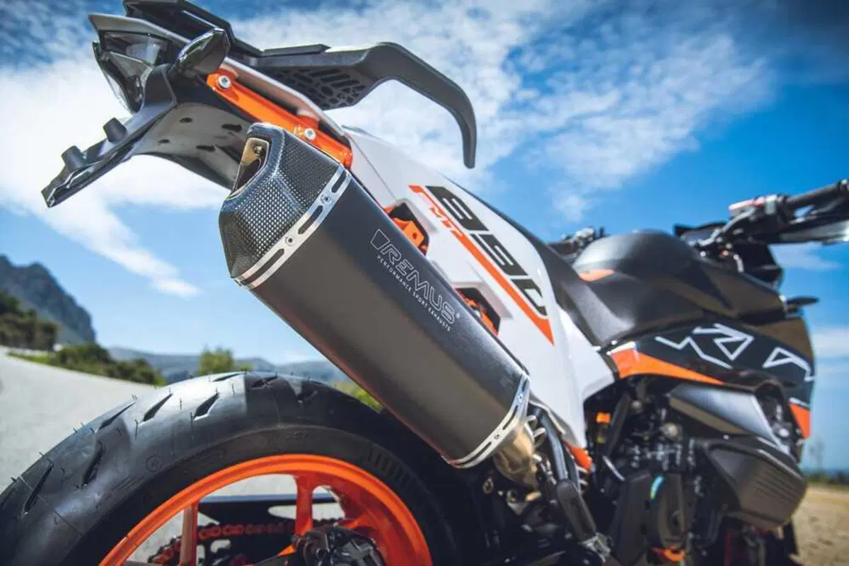 KTM 890 SMT TEST: la Supermoto Tourer è tornata! (3)