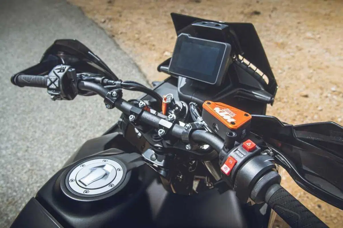KTM 890 SMT TEST: la Supermoto Tourer è tornata! (4)