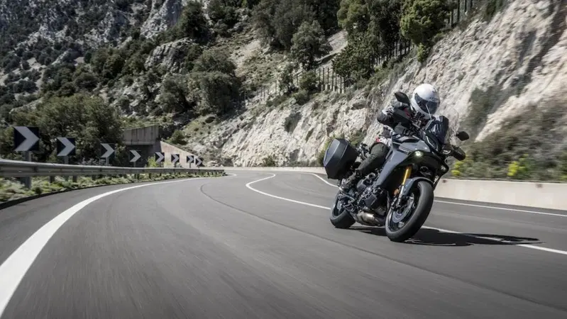 TEST Yamaha Tracer 9 GT+: Faccio tutto io [VIDEO]