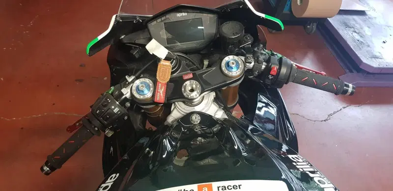 Aprilia RSV4 RF ABS (2015 - 17) (6)