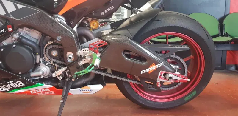 Aprilia RSV4 RF ABS (2015 - 17) (8)
