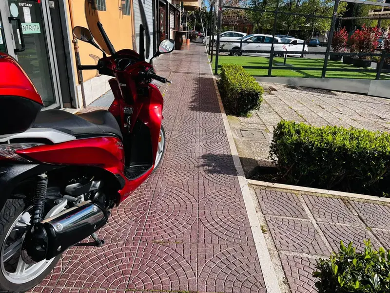 Honda SH 300 i ABS (2016 - 20) (2)