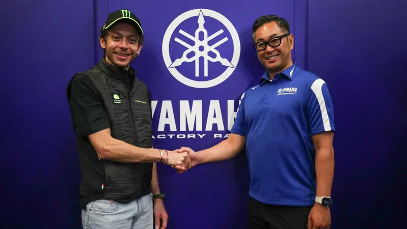 MotoGP 2023. Valentino Rossi, da dottore a ambasciatore: "S&igrave;, ho firmato con Yamaha"