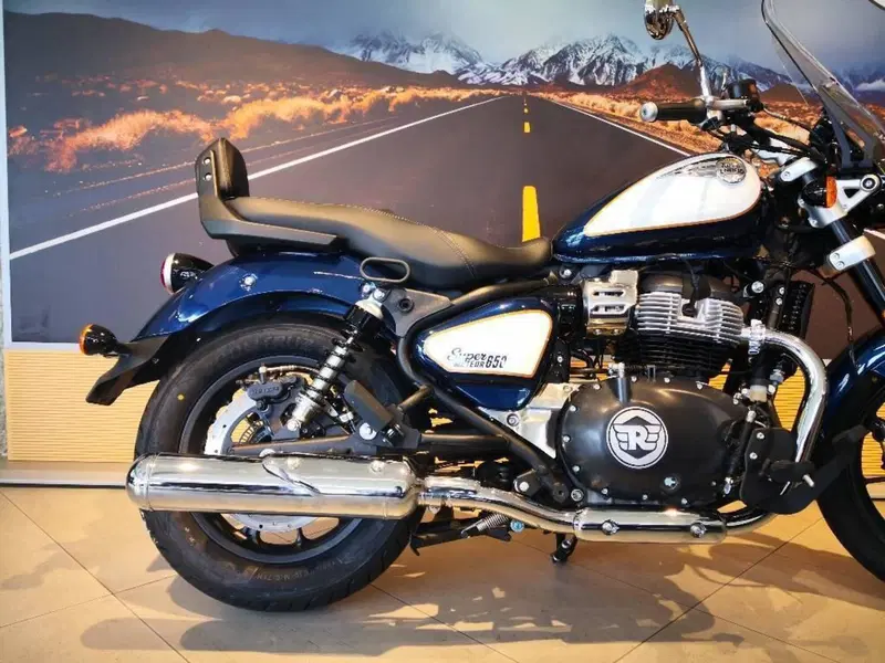 Royal Enfield Super Meteor 650 (2023 - 26) (9)